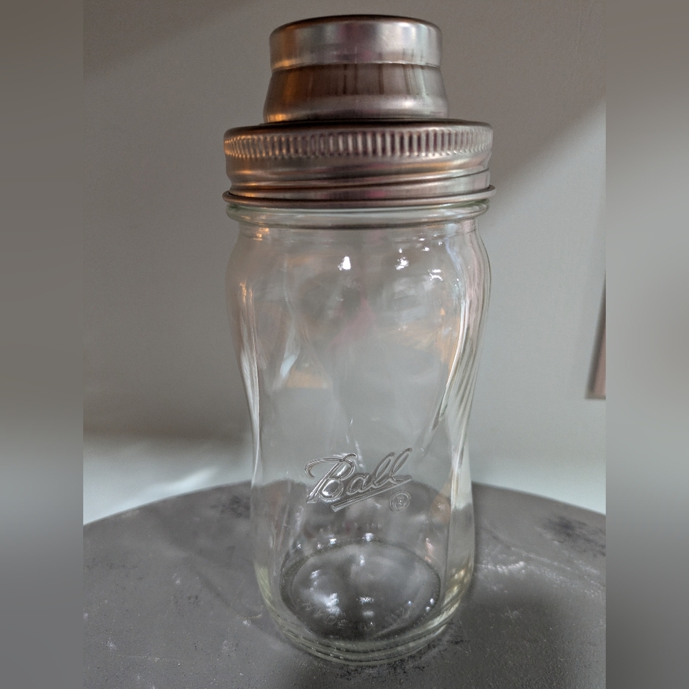 BALL MASON JAR COCKTAIL MARTINI SHAKER, MIXER, NEW, PINT, W/ STRAINER/SHOT LID